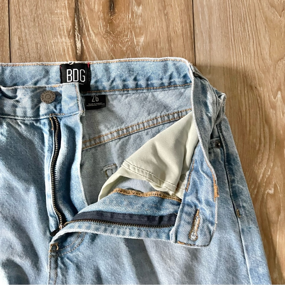 Urban Outfitters ๐บ BDG Baggy Skater Wide Leg Distressed Jeans - Picture 3 of 16